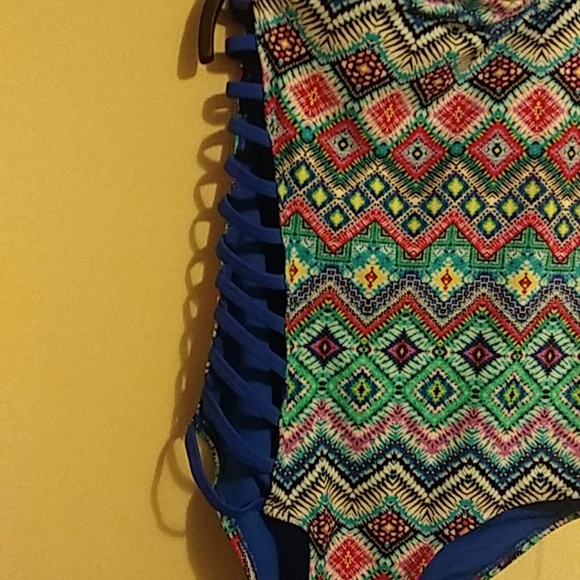 Swimsuit - Picture 4 of 5